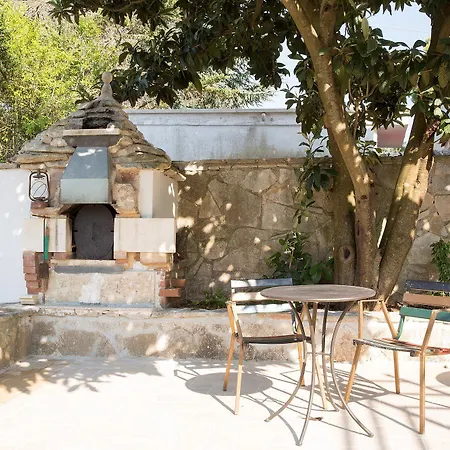 Trulli E Mare 住宿加早餐酒店 3*